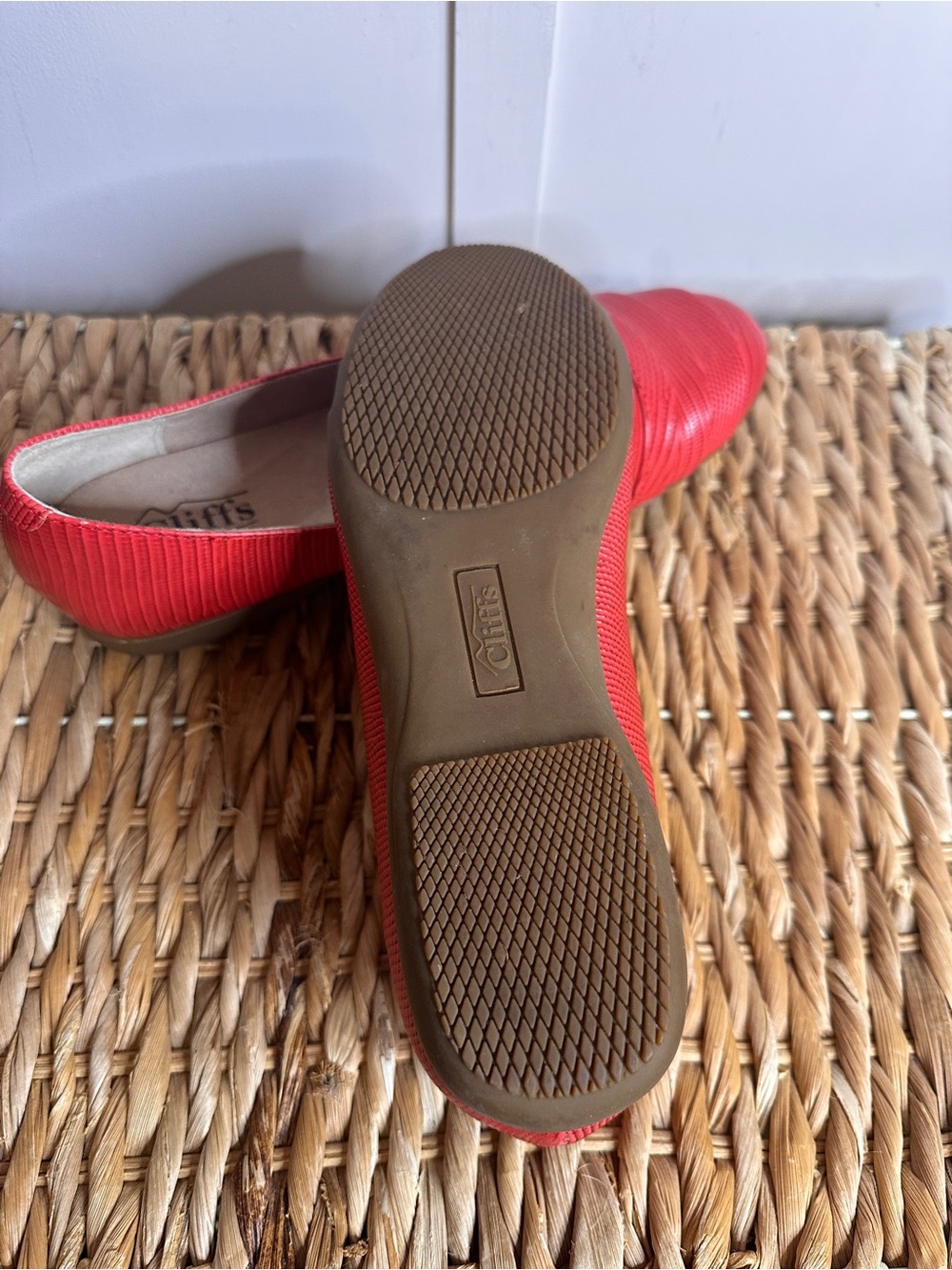 Cliffs by WHITE MOUNTAIN Red Textured Slip-On Ballet Flat size 8.5 - Picture 6 of 9